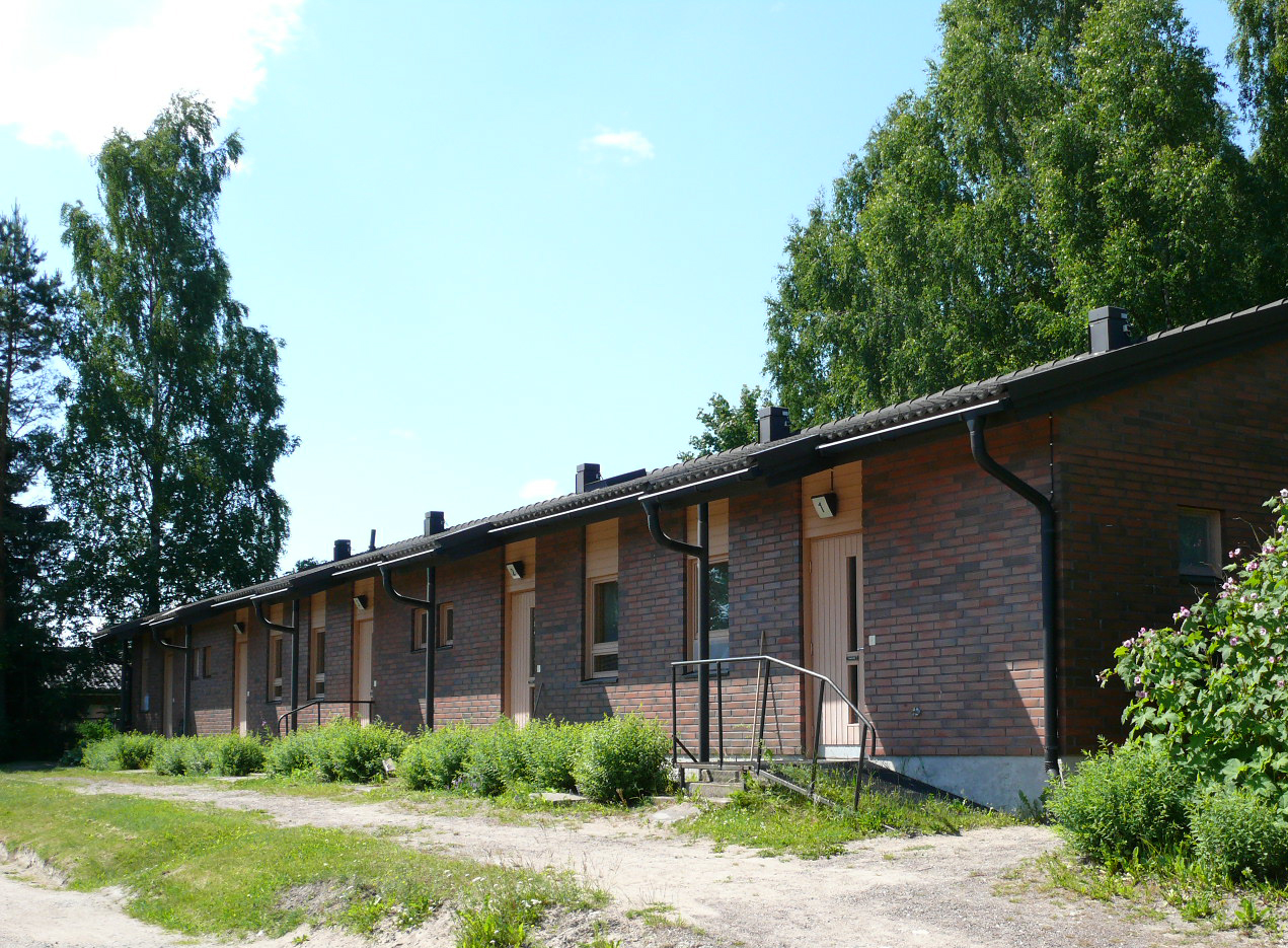 Aholanpellontie 1-5